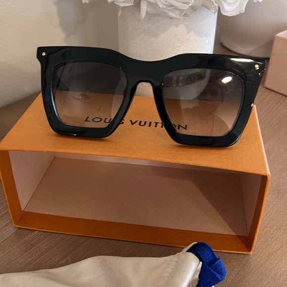 Louis Vuitton La Grande Bellezza Sunglasses - Picture 8 of 8